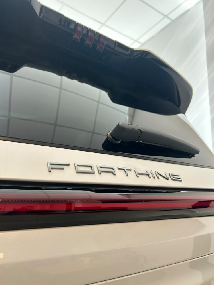 Forthing U-TOUR Van 1,5 T 7AT 7asientos Hybrid — foto 4